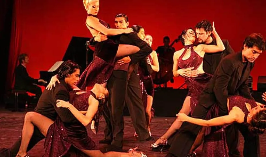 tango dancers performance